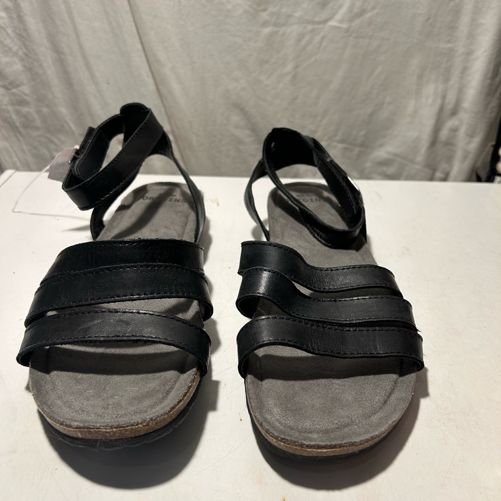 Earth origins black leather flat sandals with ankle straps size 10W NWT